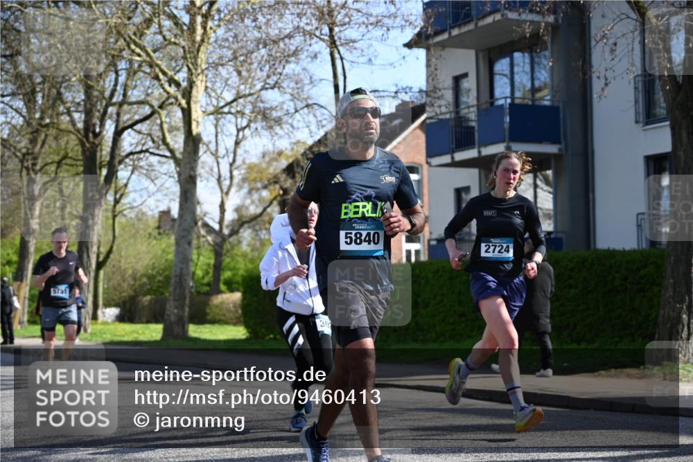 12.04.2026 - 45. Internationalen Wilhelmsburger Insellauf J. Mangold http://msf.ph/oto/9460413 12.04.2026 10:42:49 Ziel 5273, 2724, 2500, 3021, 5751, 5794, 3779, 5840, 2406, 4377, 4377, 3086, 3227, 4974, 5705, 2189, 5697, 2813, 4931, 3565, 5337, 2102, 2656, 2104, 5407, 5286, 2039 meine-sportfotos.de