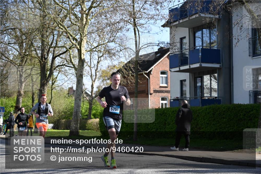 12.04.2026 - 45. Internationalen Wilhelmsburger Insellauf J. Mangold http://msf.ph/oto/9460420 12.04.2026 10:42:51 Ziel 5273, 2724, 2500, 3021, 5751, 5794, 3779, 5840, 2406, 4377, 3086, 3227, 4974, 3227, 4974, 5705, 2189, 5697, 2813, 4931, 3565, 5337, 2102, 2656, 2104, 5407, 5286, 2039 meine-sportfotos.de