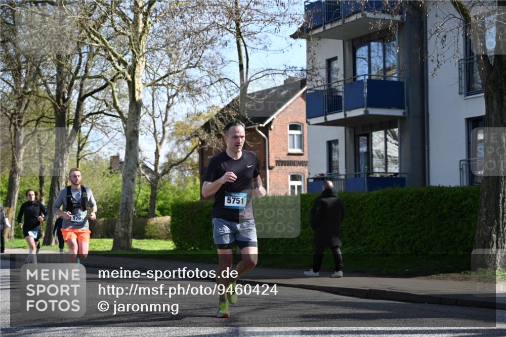12.04.2026 - 45. Internationalen Wilhelmsburger Insellauf J. Mangold http://msf.ph/oto/9460424 12.04.2026 10:42:51 Ziel 5273, 2724, 2500, 3021, 5751, 5794, 3779, 5840, 2406, 4377, 3086, 3227, 4974, 3227, 4974, 5705, 2189, 5697, 2813, 4931, 3565, 5337, 2102, 2656, 2104, 5407, 5286, 2039 meine-sportfotos.de