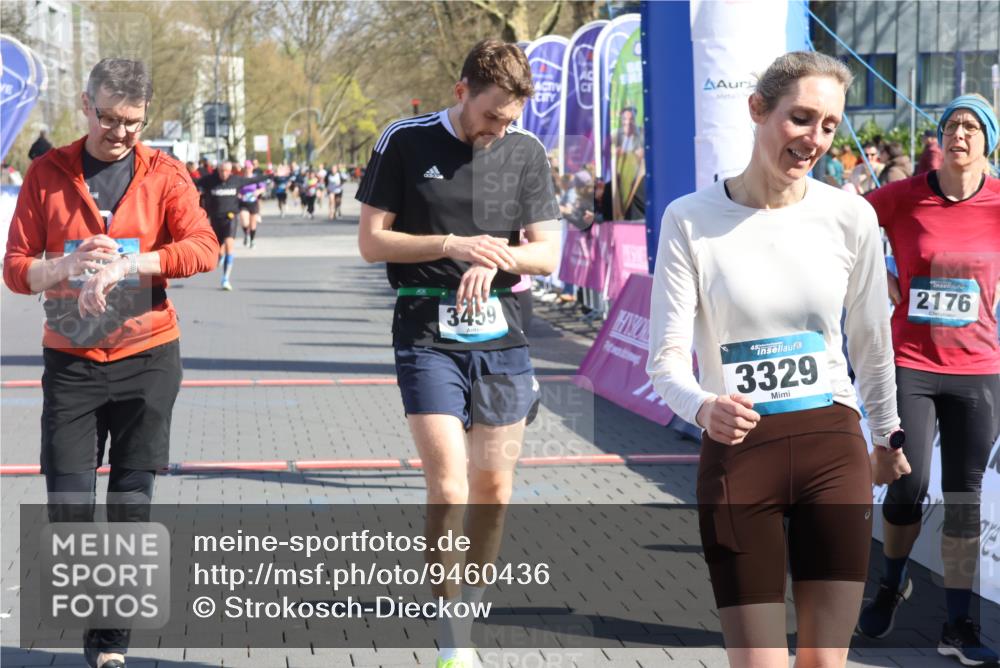 12.04.2026 - 45. Internationalen Wilhelmsburger Insellauf Strokosch-Dieckow http://msf.ph/oto/9460436 12.04.2026 10:50:21 Ziel 3329, 3459 meine-sportfotos.de