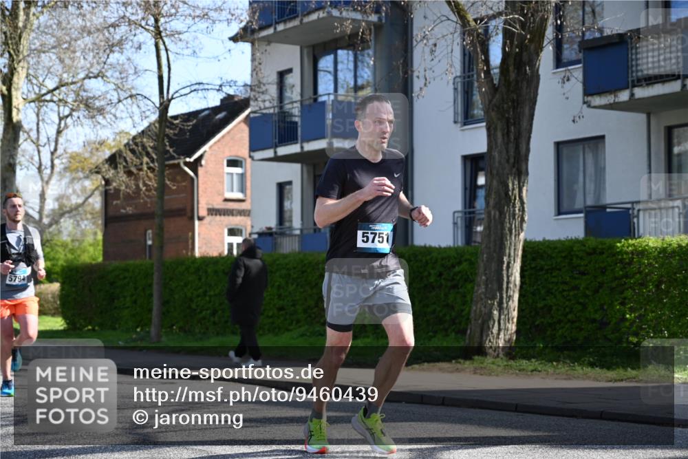 12.04.2026 - 45. Internationalen Wilhelmsburger Insellauf J. Mangold http://msf.ph/oto/9460439 12.04.2026 10:42:52 Ziel 5273, 2724, 2500, 3021, 5751, 5794, 3779, 5840, 2406, 4377, 3086, 3227, 4974, 5705, 5705, 2189, 5697, 2813, 4931, 3565, 5337, 2102, 2656, 2104, 5407, 5286, 5407, 5286, 2039, 3486 meine-sportfotos.de