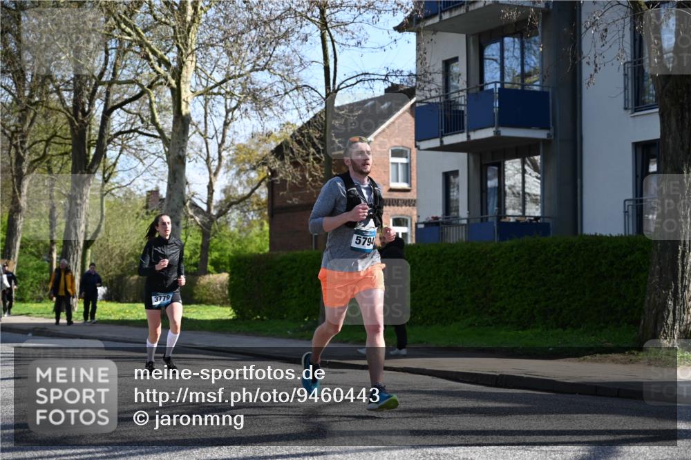 12.04.2026 - 45. Internationalen Wilhelmsburger Insellauf J. Mangold http://msf.ph/oto/9460443 12.04.2026 10:42:53 Ziel 5273, 2724, 2500, 3021, 5751, 5794, 3779, 5840, 2406, 4377, 3086, 3227, 4974, 5705, 2189, 5697, 2189, 5697, 2813, 4931, 3565, 5337, 2102, 2656, 2104, 5407, 5286, 2039, 3486 meine-sportfotos.de
