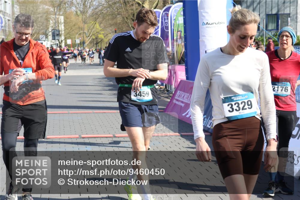 12.04.2026 - 45. Internationalen Wilhelmsburger Insellauf Strokosch-Dieckow http://msf.ph/oto/9460450 12.04.2026 10:50:21 Ziel 3329, 3459 meine-sportfotos.de