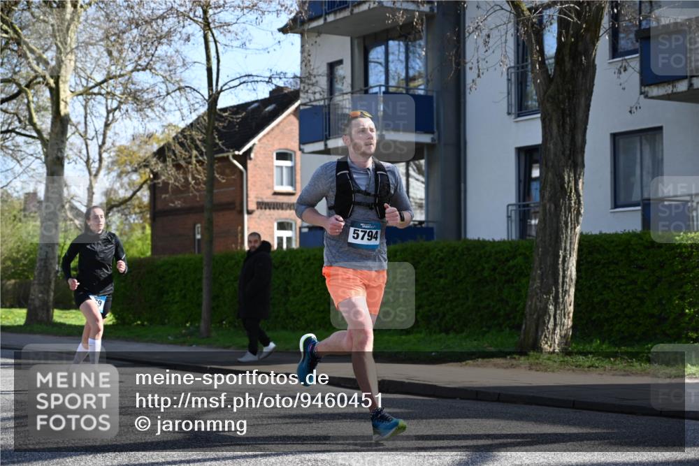 12.04.2026 - 45. Internationalen Wilhelmsburger Insellauf J. Mangold http://msf.ph/oto/9460451 12.04.2026 10:42:53 Ziel 5273, 2724, 2500, 3021, 5751, 5794, 3779, 5840, 2406, 4377, 3086, 3227, 4974, 5705, 2189, 5697, 2189, 5697, 2813, 4931, 3565, 5337, 2102, 2656, 2104, 5407, 5286, 2039, 3486 meine-sportfotos.de