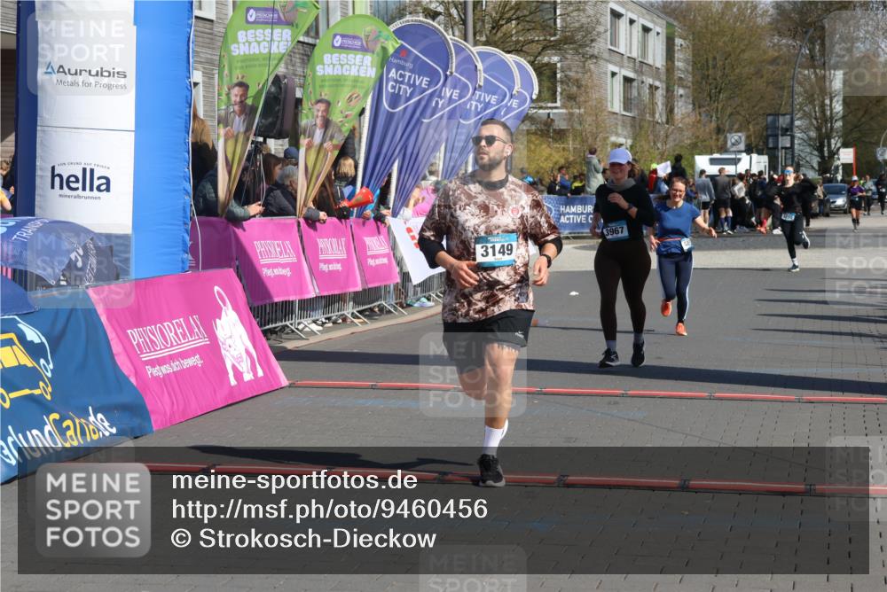 12.04.2026 - 45. Internationalen Wilhelmsburger Insellauf Strokosch-Dieckow http://msf.ph/oto/9460456 12.04.2026 11:07:54 Ziel 3149, 3967, 4856 meine-sportfotos.de