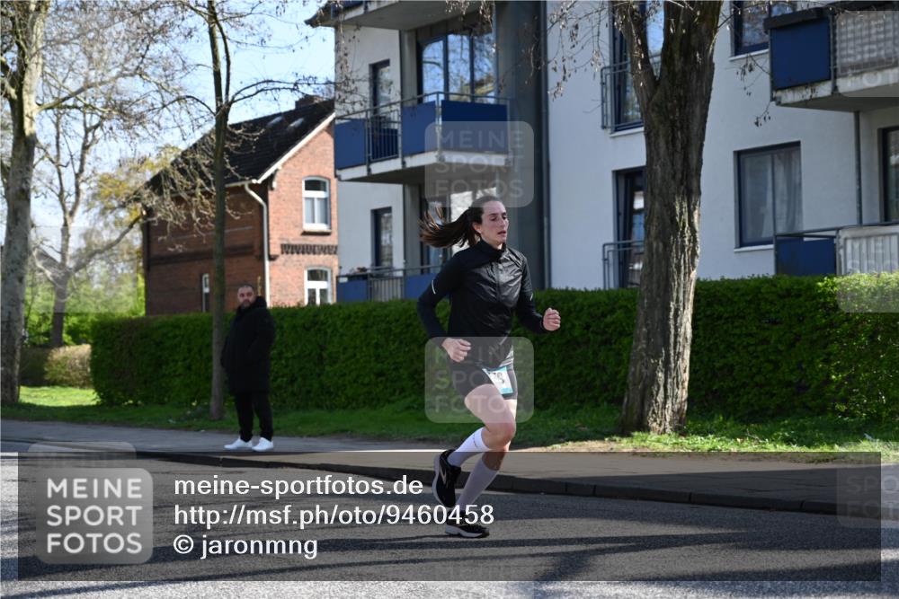 12.04.2026 - 45. Internationalen Wilhelmsburger Insellauf J. Mangold http://msf.ph/oto/9460458 12.04.2026 10:42:55 Ziel 2724, 2500, 3021, 5751, 5794, 3779, 5840, 2406, 4377, 3086, 3227, 4974, 5705, 2189, 5697, 2813, 4931, 3565, 5337, 2102, 2656, 2104, 5407, 5286, 2039, 2039, 3486, 4428 meine-sportfotos.de