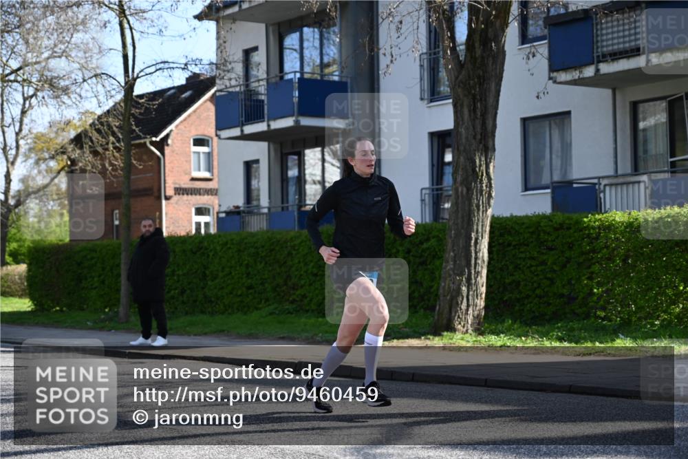 12.04.2026 - 45. Internationalen Wilhelmsburger Insellauf J. Mangold http://msf.ph/oto/9460459 12.04.2026 10:42:55 Ziel 2724, 2500, 3021, 5751, 5794, 3779, 5840, 2406, 4377, 3086, 3227, 4974, 5705, 2189, 5697, 2813, 4931, 3565, 5337, 2102, 2656, 2104, 5407, 5286, 2039, 2039, 3486, 4428 meine-sportfotos.de