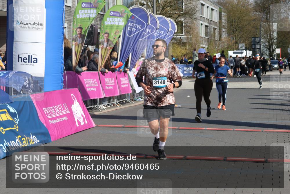 12.04.2026 - 45. Internationalen Wilhelmsburger Insellauf Strokosch-Dieckow http://msf.ph/oto/9460465 12.04.2026 11:07:54 Ziel 3149, 3967, 4856 meine-sportfotos.de