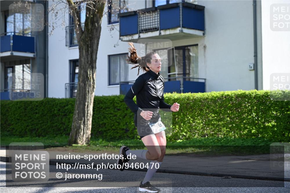 12.04.2026 - 45. Internationalen Wilhelmsburger Insellauf J. Mangold http://msf.ph/oto/9460470 12.04.2026 10:42:55 Ziel 2724, 2500, 3021, 5751, 5794, 3779, 5840, 2406, 4377, 3086, 3227, 4974, 5705, 2189, 5697, 2813, 4931, 3565, 5337, 2102, 2656, 2104, 5407, 5286, 2039, 2039, 3486, 4428 meine-sportfotos.de