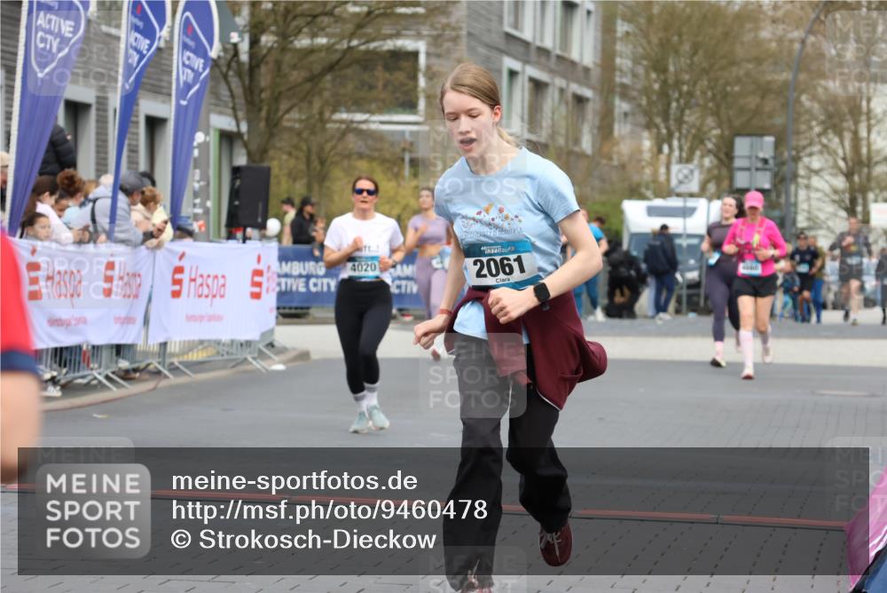 12.04.2026 - 45. Internationalen Wilhelmsburger Insellauf Strokosch-Dieckow http://msf.ph/oto/9460478 12.04.2026 13:19:21 Ziel 2061, 4020 meine-sportfotos.de