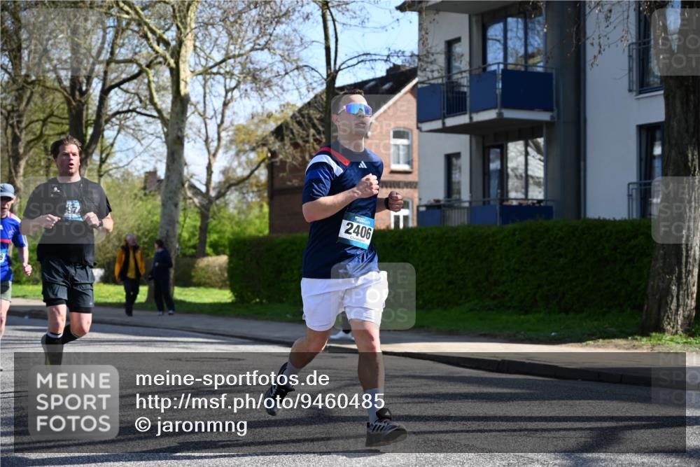 12.04.2026 - 45. Internationalen Wilhelmsburger Insellauf J. Mangold http://msf.ph/oto/9460485 12.04.2026 10:42:58 Ziel 2724, 2500, 3021, 5751, 5794, 3779, 5840, 2406, 4377, 3086, 3227, 4974, 5705, 2189, 5697, 2813, 4931, 3565, 3565, 5337, 2102, 2656, 2104, 5407, 5286, 2039, 3486, 4428, 3022 meine-sportfotos.de