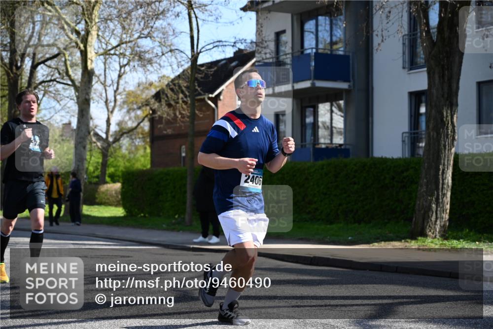 12.04.2026 - 45. Internationalen Wilhelmsburger Insellauf J. Mangold http://msf.ph/oto/9460490 12.04.2026 10:42:58 Ziel 2724, 2500, 3021, 5751, 5794, 3779, 5840, 2406, 4377, 3086, 3227, 4974, 5705, 2189, 5697, 2813, 4931, 3565, 3565, 5337, 2102, 2656, 2104, 5407, 5286, 2039, 3486, 4428, 3022 meine-sportfotos.de