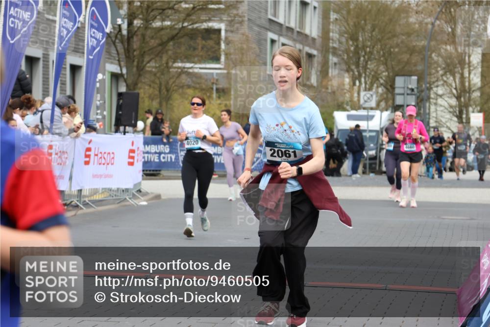 12.04.2026 - 45. Internationalen Wilhelmsburger Insellauf Strokosch-Dieckow http://msf.ph/oto/9460505 12.04.2026 13:19:21 Ziel 2061, 4020 meine-sportfotos.de