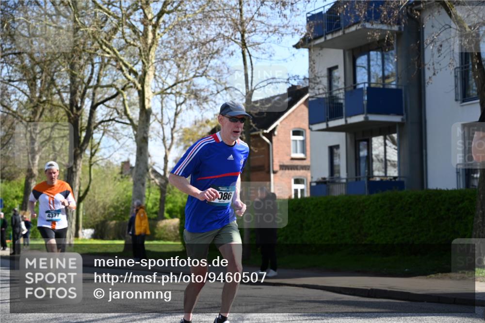 12.04.2026 - 45. Internationalen Wilhelmsburger Insellauf J. Mangold http://msf.ph/oto/9460507 12.04.2026 10:43:00 Ziel 2500, 3021, 5751, 5794, 3779, 5840, 2406, 4377, 3086, 3227, 4974, 5705, 2189, 5697, 2813, 4931, 3565, 5337, 2102, 2656, 2104, 5407, 5286, 2039, 3486, 4428, 3022, 4349 meine-sportfotos.de