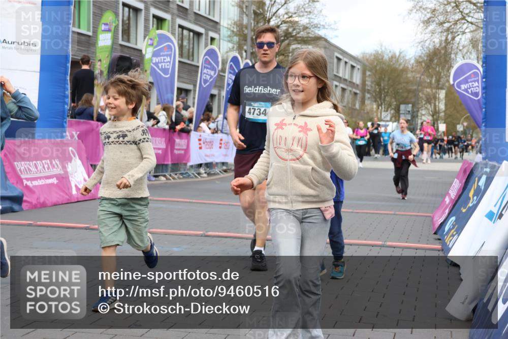 12.04.2026 - 45. Internationalen Wilhelmsburger Insellauf Strokosch-Dieckow http://msf.ph/oto/9460516 12.04.2026 13:19:19 Ziel 2572, 3587, 4734, 2061 meine-sportfotos.de
