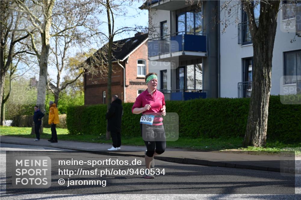 12.04.2026 - 45. Internationalen Wilhelmsburger Insellauf J. Mangold http://msf.ph/oto/9460534 12.04.2026 10:43:03 Ziel 5751, 5794, 3779, 5840, 2406, 4377, 3086, 3227, 4974, 5705, 2189, 5697, 2813, 4931, 3565, 5337, 2102, 2656, 2104, 5407, 5286, 2039, 3486, 4428, 3022, 4349 meine-sportfotos.de