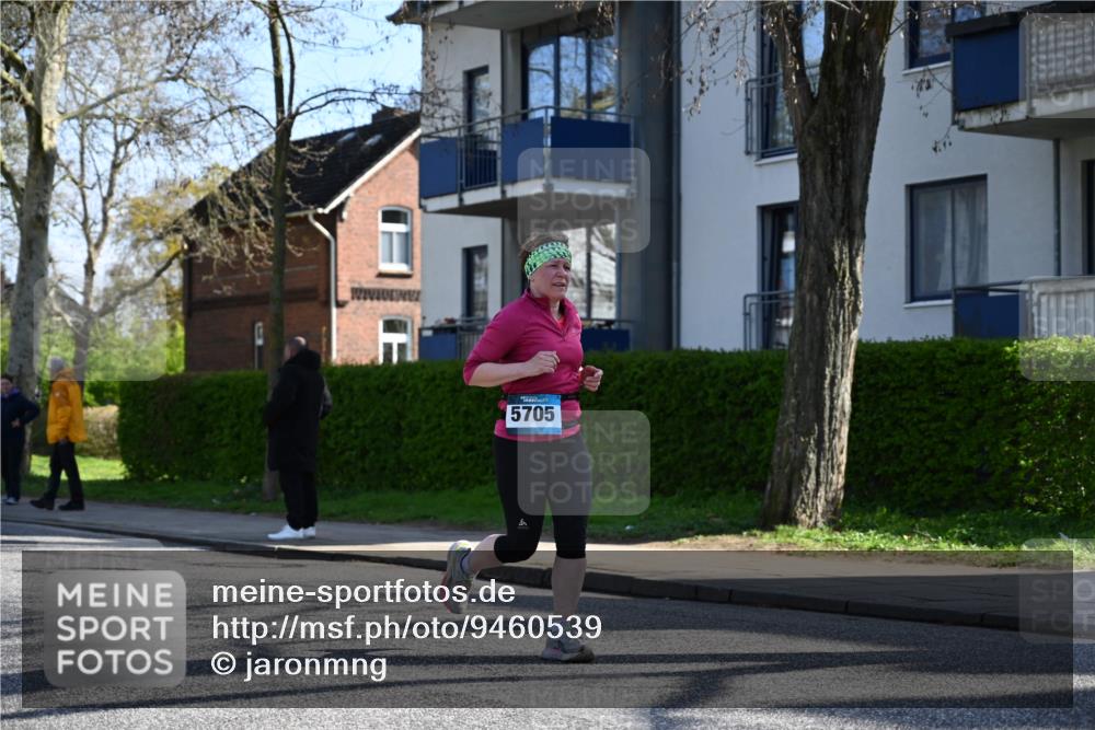 12.04.2026 - 45. Internationalen Wilhelmsburger Insellauf J. Mangold http://msf.ph/oto/9460539 12.04.2026 10:43:04 Ziel 5794, 3779, 5840, 2406, 4377, 3086, 3227, 4974, 5705, 2189, 5697, 2813, 4931, 3565, 5337, 2102, 2656, 2104, 5407, 5286, 5407, 5286, 2039, 3486, 3486, 4428, 3022, 4349 meine-sportfotos.de