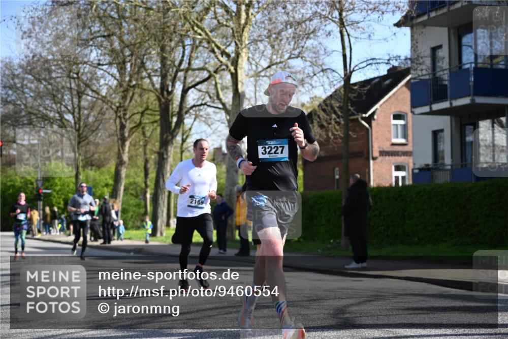 12.04.2026 - 45. Internationalen Wilhelmsburger Insellauf J. Mangold http://msf.ph/oto/9460554 12.04.2026 10:43:05 Ziel 3779, 5840, 2406, 4377, 3086, 3227, 4974, 5705, 2189, 5697, 2813, 4931, 3565, 5337, 2102, 2656, 2104, 5407, 5286, 2039, 3486, 4428, 3022, 4349 meine-sportfotos.de