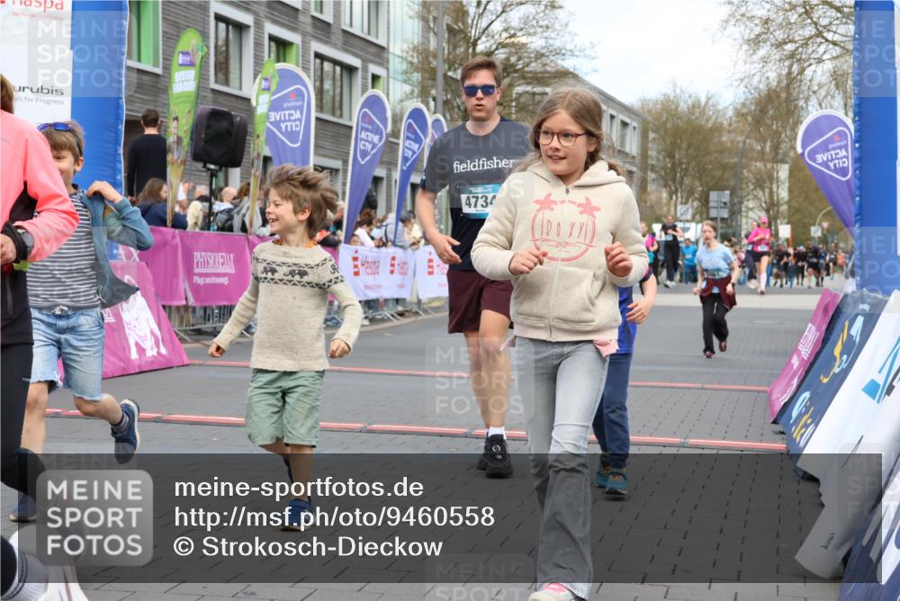 12.04.2026 - 45. Internationalen Wilhelmsburger Insellauf Strokosch-Dieckow http://msf.ph/oto/9460558 12.04.2026 13:19:18 Ziel 3524, 2572, 3587, 4734, 2061 meine-sportfotos.de