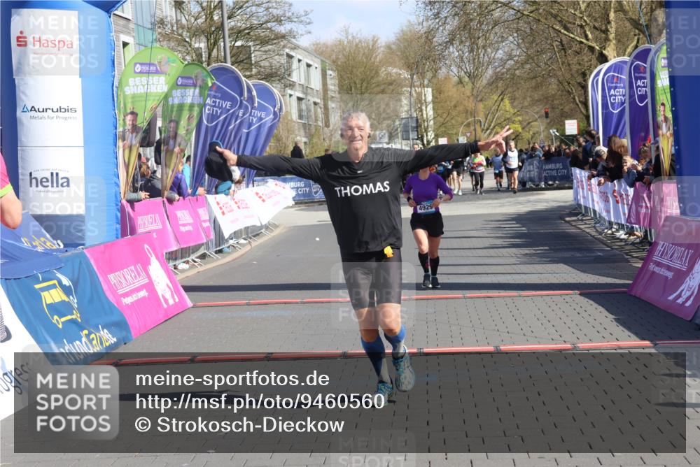 12.04.2026 - 45. Internationalen Wilhelmsburger Insellauf Strokosch-Dieckow http://msf.ph/oto/9460560 12.04.2026 10:50:27 Ziel 4855, 4929 meine-sportfotos.de