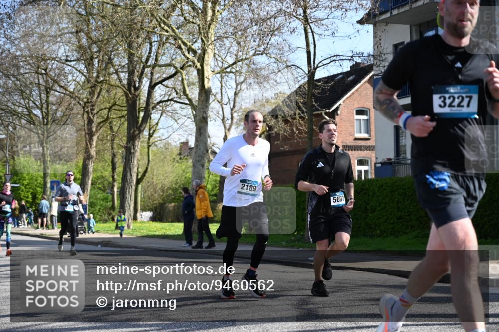 12.04.2026 - 45. Internationalen Wilhelmsburger Insellauf J. Mangold http://msf.ph/oto/9460562 12.04.2026 10:43:06 Ziel 3779, 5840, 2406, 4377, 3086, 3227, 4974, 5705, 2189, 5697, 2813, 4931, 3565, 5337, 2102, 2656, 2104, 5407, 5286, 2039, 3486, 4428, 3022, 4349 meine-sportfotos.de