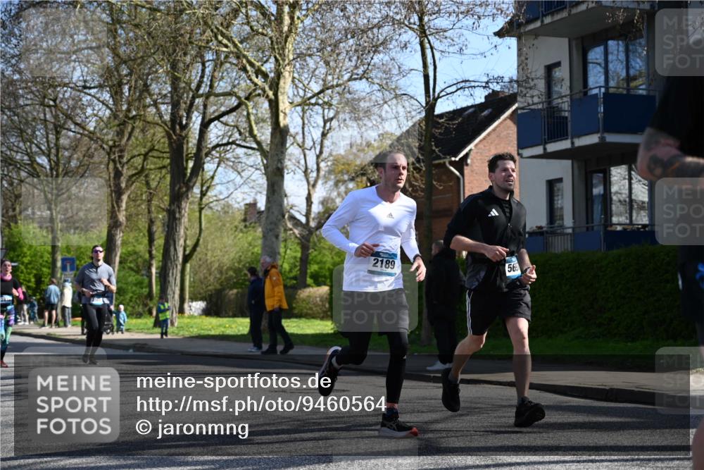 12.04.2026 - 45. Internationalen Wilhelmsburger Insellauf J. Mangold http://msf.ph/oto/9460564 12.04.2026 10:43:06 Ziel 3779, 5840, 2406, 4377, 3086, 3227, 4974, 5705, 2189, 5697, 2813, 4931, 3565, 5337, 2102, 2656, 2104, 5407, 5286, 2039, 3486, 4428, 3022, 4349 meine-sportfotos.de