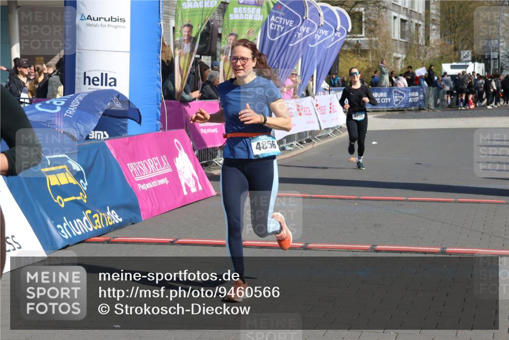 12.04.2026 - 45. Internationalen Wilhelmsburger Insellauf Strokosch-Dieckow http://msf.ph/oto/9460566 12.04.2026 11:07:58 Ziel 3967, 4856, 3295 meine-sportfotos.de