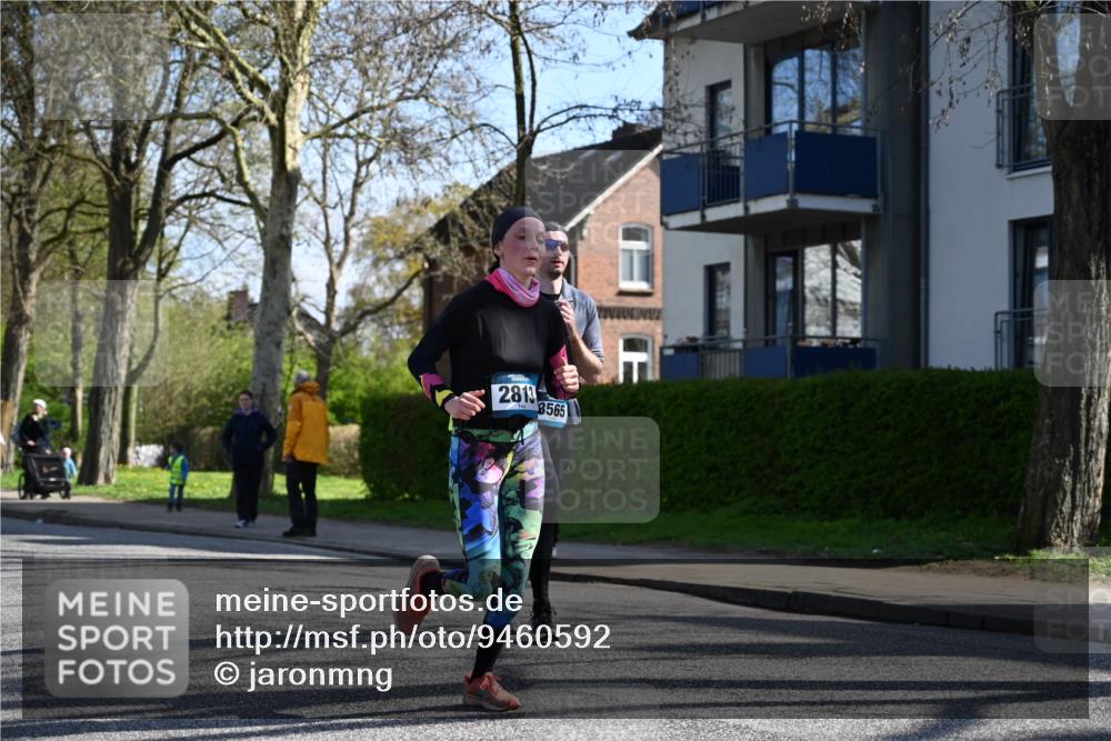 12.04.2026 - 45. Internationalen Wilhelmsburger Insellauf J. Mangold http://msf.ph/oto/9460592 12.04.2026 10:43:10 Ziel 5840, 2406, 4377, 3086, 3227, 4974, 5705, 2189, 5697, 2813, 4931, 3565, 5337, 2102, 2656, 2104, 5407, 5286, 2039, 3486, 4428, 3022, 4349 meine-sportfotos.de