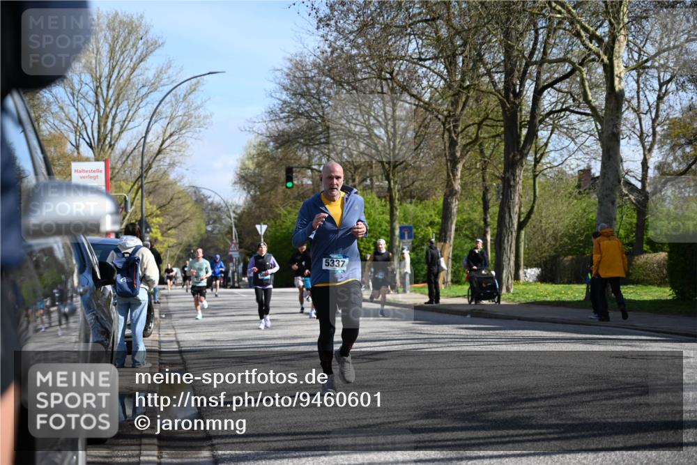 12.04.2026 - 45. Internationalen Wilhelmsburger Insellauf J. Mangold http://msf.ph/oto/9460601 12.04.2026 10:43:12 Ziel 2406, 4377, 3086, 3227, 4974, 5705, 2189, 5697, 2813, 4931, 3565, 5337, 2102, 2656, 2104, 5407, 5286, 2039, 3486, 4428, 3022, 4349, 2065 meine-sportfotos.de