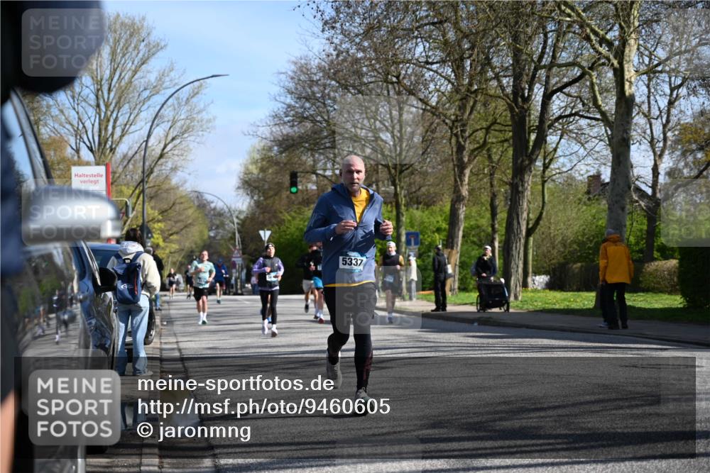 12.04.2026 - 45. Internationalen Wilhelmsburger Insellauf J. Mangold http://msf.ph/oto/9460605 12.04.2026 10:43:12 Ziel 2406, 4377, 3086, 3227, 4974, 5705, 2189, 5697, 2813, 4931, 3565, 5337, 2102, 2656, 2104, 5407, 5286, 2039, 3486, 4428, 3022, 4349, 2065 meine-sportfotos.de