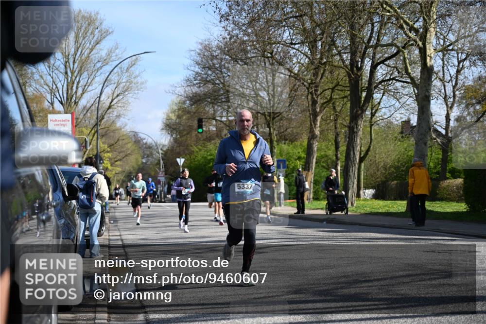 12.04.2026 - 45. Internationalen Wilhelmsburger Insellauf J. Mangold http://msf.ph/oto/9460607 12.04.2026 10:43:12 Ziel 2406, 4377, 3086, 3227, 4974, 5705, 2189, 5697, 2813, 4931, 3565, 5337, 2102, 2656, 2104, 5407, 5286, 2039, 3486, 4428, 3022, 4349, 2065 meine-sportfotos.de