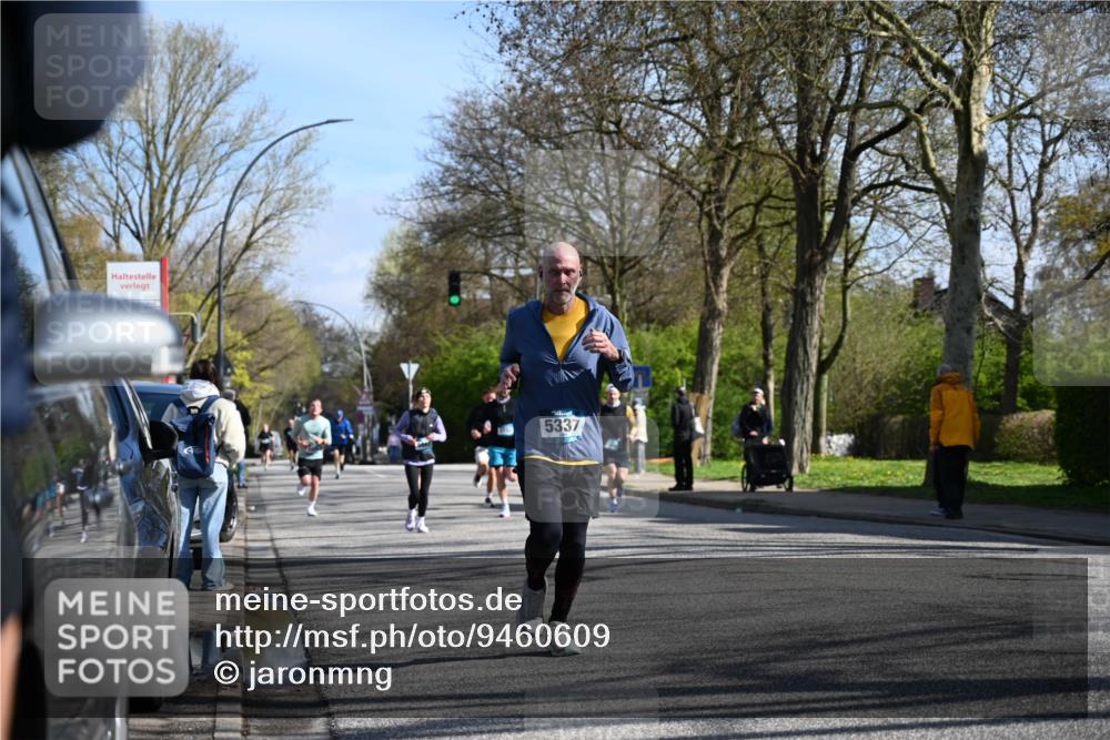 12.04.2026 - 45. Internationalen Wilhelmsburger Insellauf J. Mangold http://msf.ph/oto/9460609 12.04.2026 10:43:12 Ziel 2406, 4377, 3086, 3227, 4974, 5705, 2189, 5697, 2813, 4931, 3565, 5337, 2102, 2656, 2104, 5407, 5286, 2039, 3486, 4428, 3022, 4349, 2065 meine-sportfotos.de