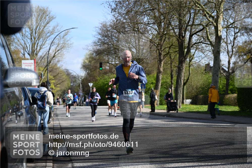 12.04.2026 - 45. Internationalen Wilhelmsburger Insellauf J. Mangold http://msf.ph/oto/9460611 12.04.2026 10:43:12 Ziel 2406, 4377, 3086, 3227, 4974, 5705, 2189, 5697, 2813, 4931, 3565, 5337, 2102, 2656, 2104, 5407, 5286, 2039, 3486, 4428, 3022, 4349, 2065 meine-sportfotos.de