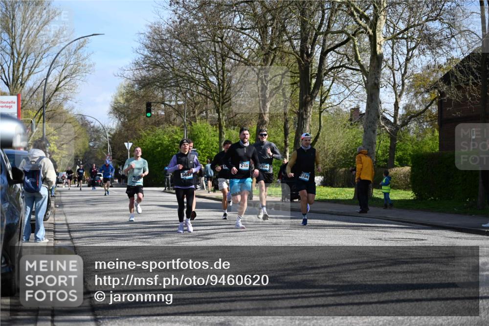 12.04.2026 - 45. Internationalen Wilhelmsburger Insellauf J. Mangold http://msf.ph/oto/9460620 12.04.2026 10:43:14 Ziel 4377, 3086, 3227, 4974, 5705, 2189, 5697, 2813, 4931, 3565, 5337, 2102, 2656, 2104, 5407, 5286, 2039, 3486, 4428, 3022, 4349, 2065, 3345 meine-sportfotos.de