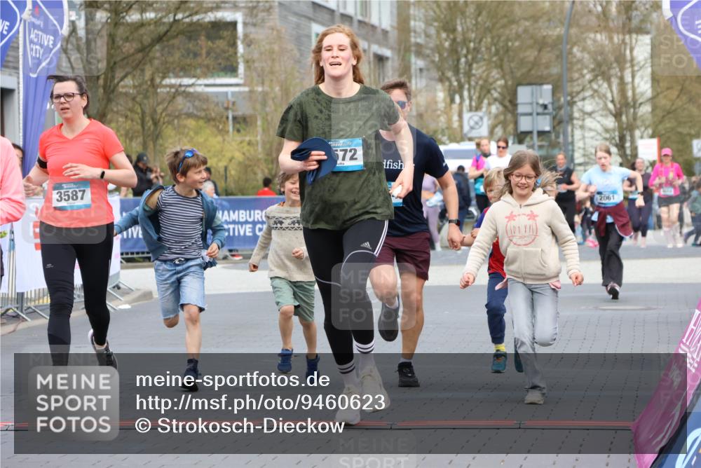 12.04.2026 - 45. Internationalen Wilhelmsburger Insellauf Strokosch-Dieckow http://msf.ph/oto/9460623 12.04.2026 13:19:15 Ziel 3524, 2572, 3587, 4734 meine-sportfotos.de