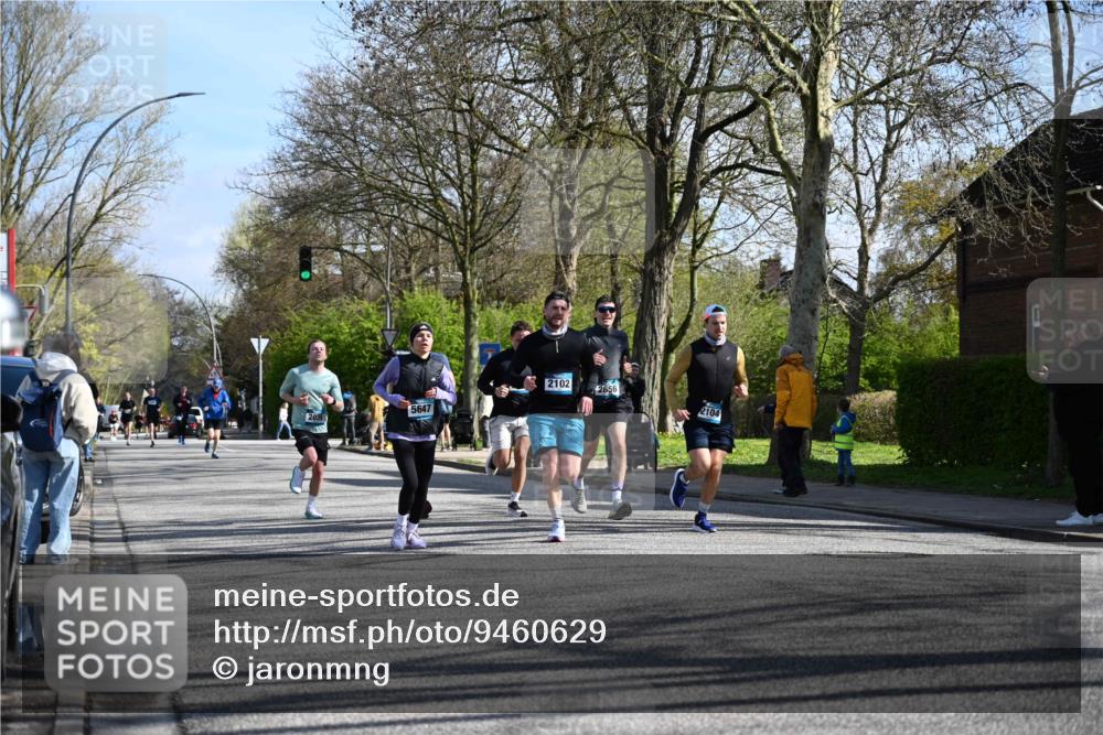 12.04.2026 - 45. Internationalen Wilhelmsburger Insellauf J. Mangold http://msf.ph/oto/9460629 12.04.2026 10:43:15 Ziel 3086, 3227, 4974, 5705, 2189, 5697, 2813, 4931, 3565, 5337, 2102, 2656, 2104, 5407, 5286, 2039, 3486, 4428, 3022, 4349, 2065, 3345, 2073 meine-sportfotos.de