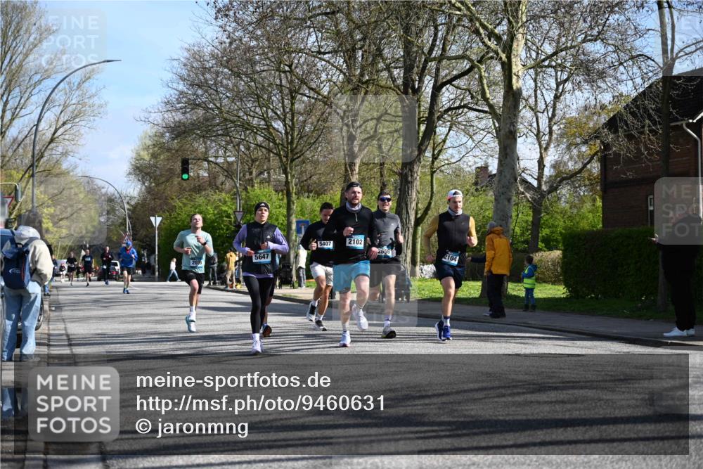 12.04.2026 - 45. Internationalen Wilhelmsburger Insellauf J. Mangold http://msf.ph/oto/9460631 12.04.2026 10:43:15 Ziel 3086, 3227, 4974, 5705, 2189, 5697, 2813, 4931, 3565, 5337, 2102, 2656, 2104, 5407, 5286, 2039, 3486, 4428, 3022, 4349, 2065, 3345, 2073 meine-sportfotos.de