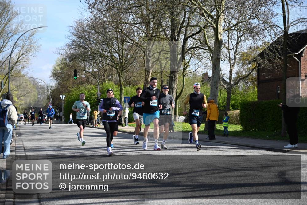 12.04.2026 - 45. Internationalen Wilhelmsburger Insellauf J. Mangold http://msf.ph/oto/9460632 12.04.2026 10:43:15 Ziel 3086, 3227, 4974, 5705, 2189, 5697, 2813, 4931, 3565, 5337, 2102, 2656, 2104, 5407, 5286, 2039, 3486, 4428, 3022, 4349, 2065, 3345, 2073 meine-sportfotos.de