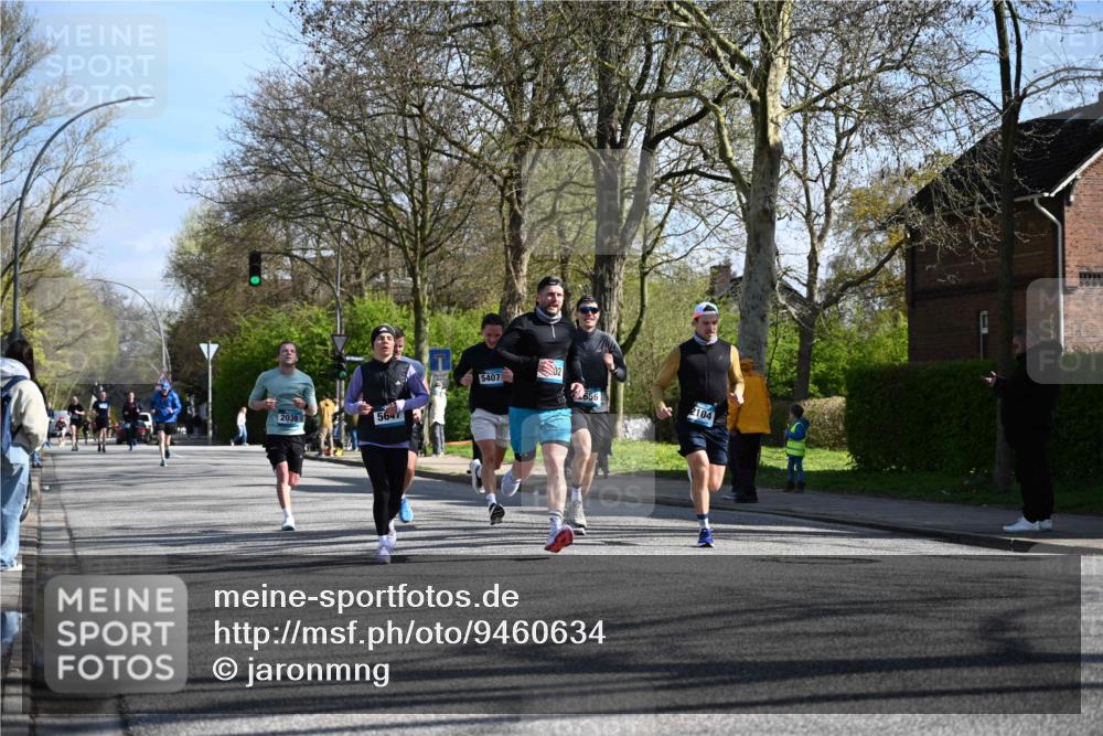 12.04.2026 - 45. Internationalen Wilhelmsburger Insellauf J. Mangold http://msf.ph/oto/9460634 12.04.2026 10:43:15 Ziel 3086, 3227, 4974, 5705, 2189, 5697, 2813, 4931, 3565, 5337, 2102, 2656, 2104, 5407, 5286, 2039, 3486, 4428, 3022, 4349, 2065, 3345, 2073 meine-sportfotos.de