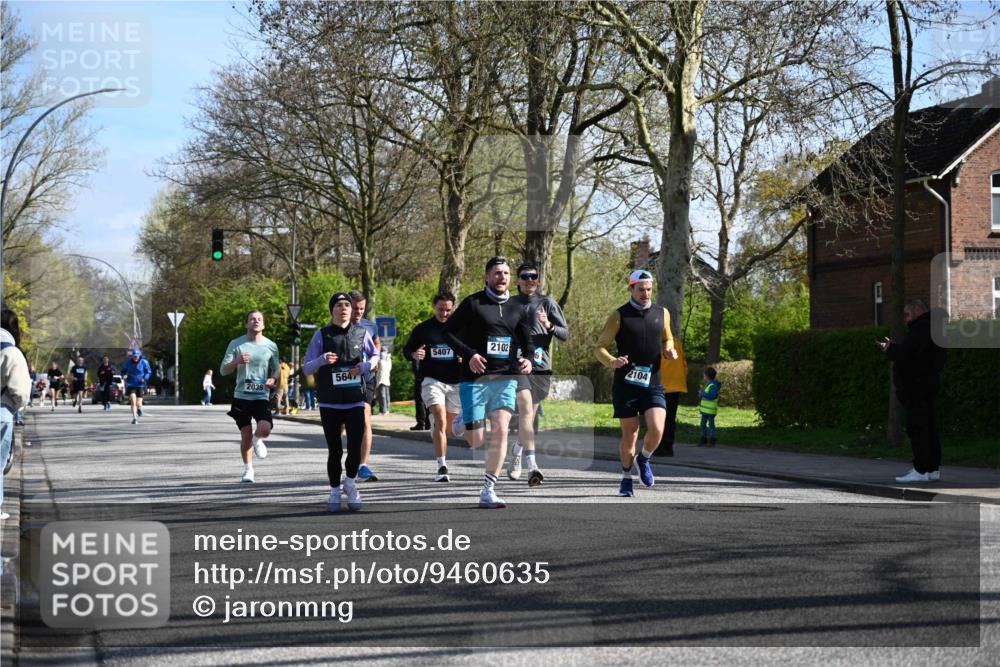 12.04.2026 - 45. Internationalen Wilhelmsburger Insellauf J. Mangold http://msf.ph/oto/9460635 12.04.2026 10:43:15 Ziel 3086, 3227, 4974, 5705, 2189, 5697, 2813, 4931, 3565, 5337, 2102, 2656, 2104, 5407, 5286, 2039, 3486, 4428, 3022, 4349, 2065, 3345, 2073 meine-sportfotos.de