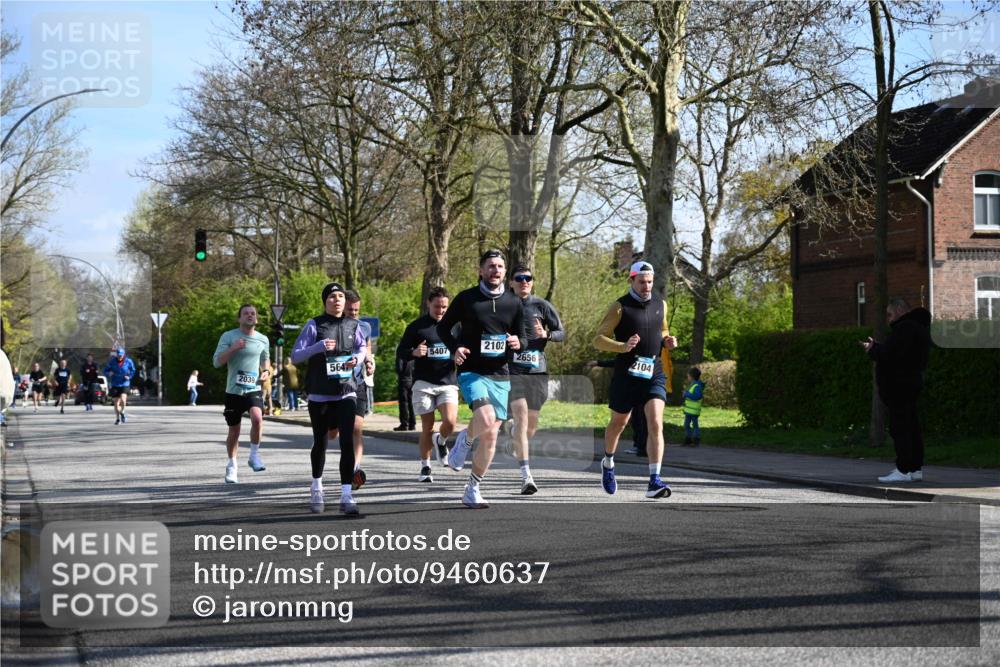 12.04.2026 - 45. Internationalen Wilhelmsburger Insellauf J. Mangold http://msf.ph/oto/9460637 12.04.2026 10:43:15 Ziel 3086, 3227, 4974, 5705, 2189, 5697, 2813, 4931, 3565, 5337, 2102, 2656, 2104, 5407, 5286, 2039, 3486, 4428, 3022, 4349, 2065, 3345, 2073 meine-sportfotos.de