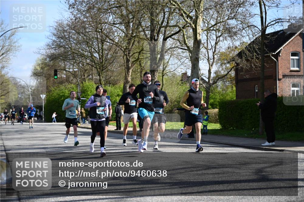 12.04.2026 - 45. Internationalen Wilhelmsburger Insellauf J. Mangold http://msf.ph/oto/9460638 12.04.2026 10:43:15 Ziel 3086, 3227, 4974, 5705, 2189, 5697, 2813, 4931, 3565, 5337, 2102, 2656, 2104, 5407, 5286, 2039, 3486, 4428, 3022, 4349, 2065, 3345, 2073 meine-sportfotos.de
