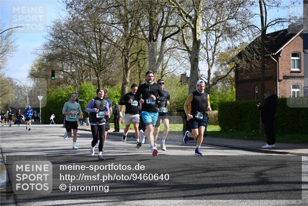 12.04.2026 - 45. Internationalen Wilhelmsburger Insellauf J. Mangold http://msf.ph/oto/9460640 12.04.2026 10:43:15 Ziel 3086, 3227, 4974, 5705, 2189, 5697, 2813, 4931, 3565, 5337, 2102, 2656, 2104, 5407, 5286, 2039, 3486, 4428, 3022, 4349, 2065, 3345, 2073 meine-sportfotos.de