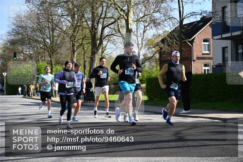 12.04.2026 - 45. Internationalen Wilhelmsburger Insellauf J. Mangold http://msf.ph/oto/9460643 12.04.2026 10:43:16 Ziel 3227, 4974, 5705, 2189, 5697, 2813, 4931, 3565, 5337, 2102, 2656, 2104, 5407, 5286, 2039, 3486, 3486, 4428, 3022, 4349, 2065, 3345, 2073 meine-sportfotos.de