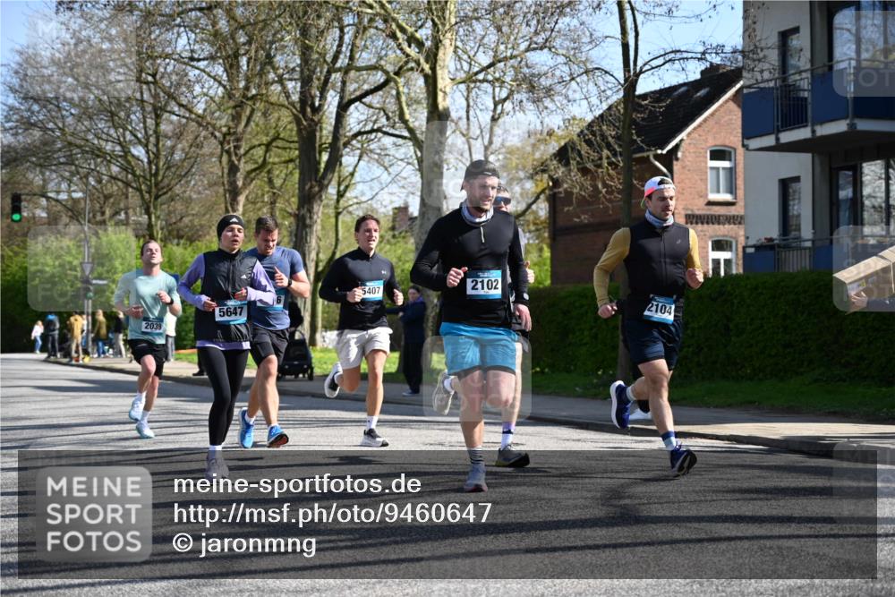 12.04.2026 - 45. Internationalen Wilhelmsburger Insellauf J. Mangold http://msf.ph/oto/9460647 12.04.2026 10:43:16 Ziel 3227, 4974, 5705, 2189, 5697, 2813, 4931, 3565, 5337, 2102, 2656, 2104, 5407, 5286, 2039, 3486, 3486, 4428, 3022, 4349, 2065, 3345, 2073 meine-sportfotos.de