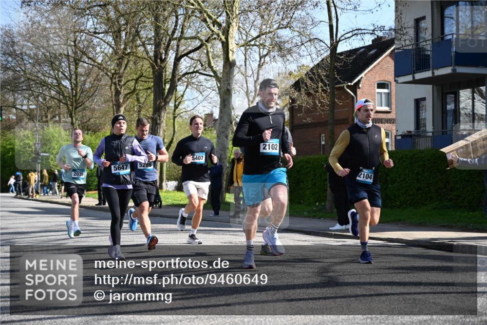 12.04.2026 - 45. Internationalen Wilhelmsburger Insellauf J. Mangold http://msf.ph/oto/9460649 12.04.2026 10:43:16 Ziel 3227, 4974, 5705, 2189, 5697, 2813, 4931, 3565, 5337, 2102, 2656, 2104, 5407, 5286, 2039, 3486, 3486, 4428, 3022, 4349, 2065, 3345, 2073 meine-sportfotos.de