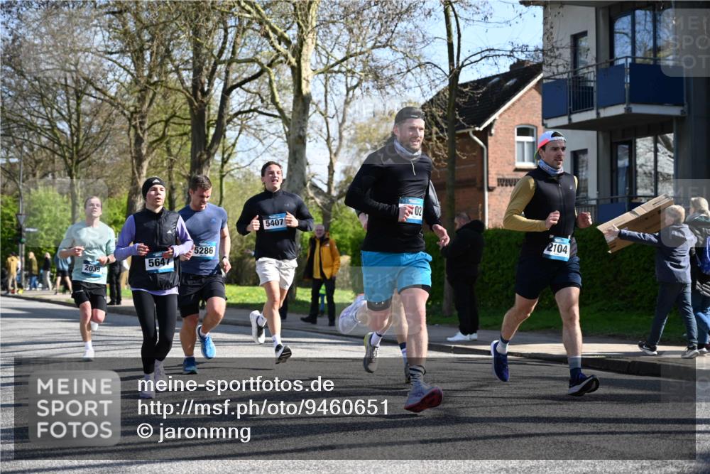 12.04.2026 - 45. Internationalen Wilhelmsburger Insellauf J. Mangold http://msf.ph/oto/9460651 12.04.2026 10:43:16 Ziel 3227, 4974, 5705, 2189, 5697, 2813, 4931, 3565, 5337, 2102, 2656, 2104, 5407, 5286, 2039, 3486, 3486, 4428, 3022, 4349, 2065, 3345, 2073 meine-sportfotos.de