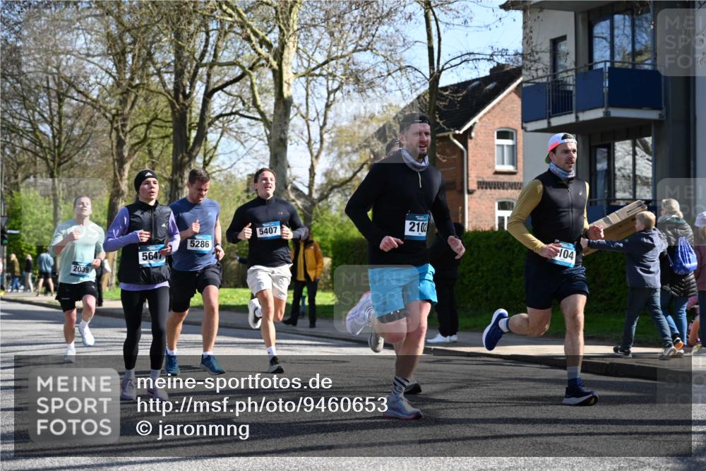 12.04.2026 - 45. Internationalen Wilhelmsburger Insellauf J. Mangold http://msf.ph/oto/9460653 12.04.2026 10:43:16 Ziel 3227, 4974, 5705, 2189, 5697, 2813, 4931, 3565, 5337, 2102, 2656, 2104, 5407, 5286, 2039, 3486, 3486, 4428, 3022, 4349, 2065, 3345, 2073 meine-sportfotos.de