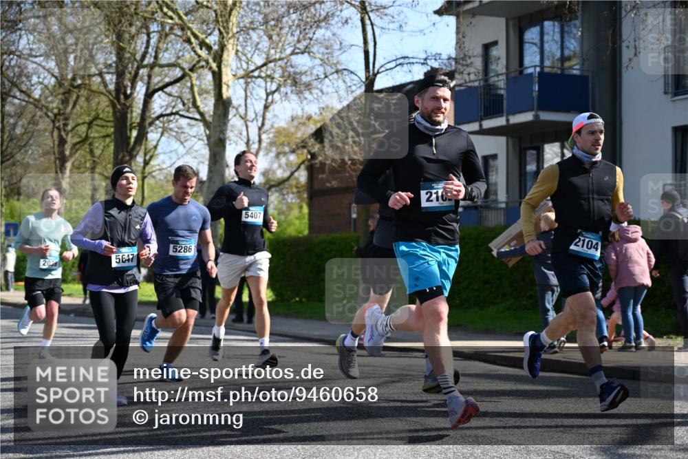 12.04.2026 - 45. Internationalen Wilhelmsburger Insellauf J. Mangold http://msf.ph/oto/9460658 12.04.2026 10:43:17 Ziel 5705, 2189, 5697, 2813, 4931, 3565, 5337, 2102, 2656, 2104, 5407, 5286, 2039, 3486, 4428, 3022, 4349, 2065, 3345, 2073 meine-sportfotos.de