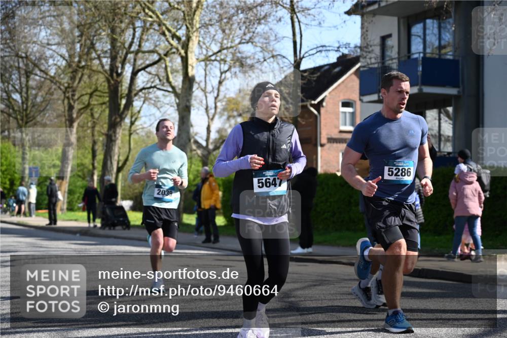 12.04.2026 - 45. Internationalen Wilhelmsburger Insellauf J. Mangold http://msf.ph/oto/9460664 12.04.2026 10:43:18 Ziel 2189, 5697, 2813, 4931, 3565, 5337, 2102, 2656, 2104, 5407, 5286, 2039, 3486, 4428, 3022, 4349, 2065, 3345, 2073 meine-sportfotos.de